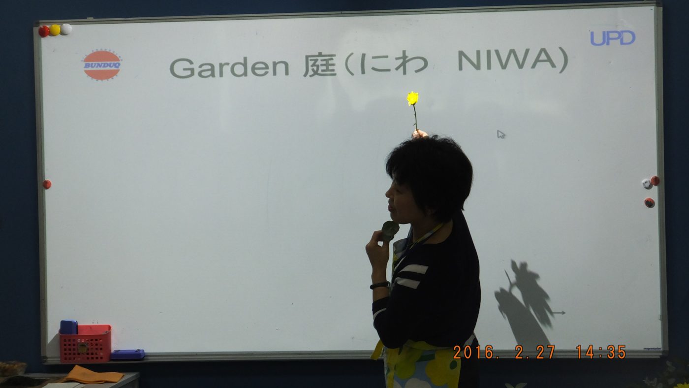 Michiyo Chiba teaching Hanaiku in Abu Dhabi